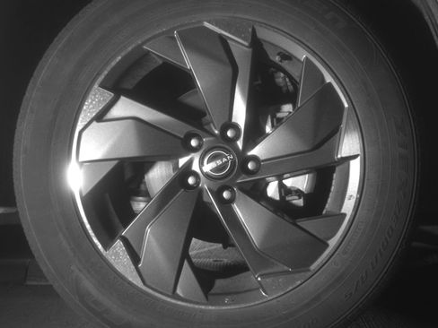 Used 2025 Nissan Rogue SV FWD image 13