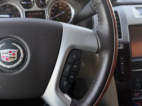 Used 2014 Cadillac Escalade ESV Luxury image 40