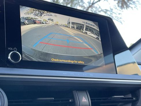 Used 2023 Toyota Prius Limited image 18