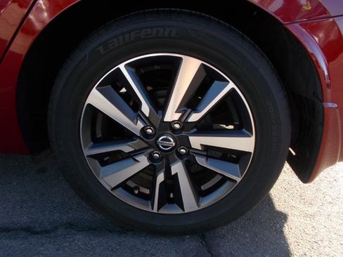 Used 2021 Nissan Versa SV FWD image 23
