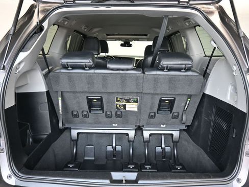 Used 2020 Toyota Sienna SE Premium image 57
