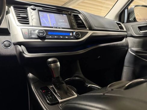 Used 2018 Toyota Highlander SE w/ Protection Package #3 AWD/4WD image 17