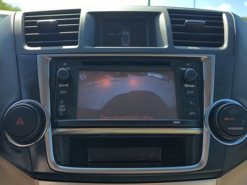 Used 2013 Toyota Highlander SE image 22