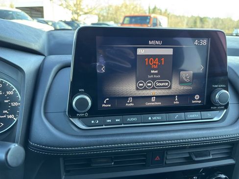 Used 2024 Nissan Rogue S image 19