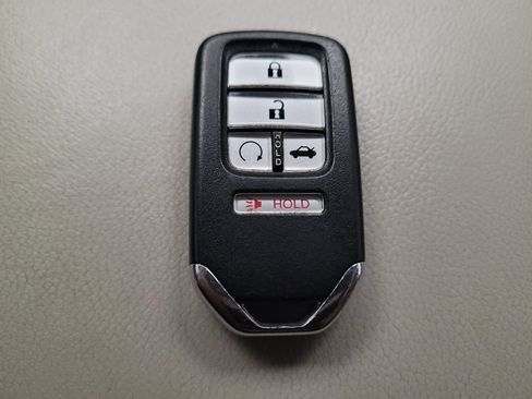 Used 2018 Honda Accord EX image 32