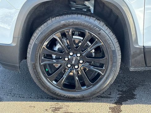 Used 2023 GMC Acadia SLE w/ Driver Convenience Package image 10