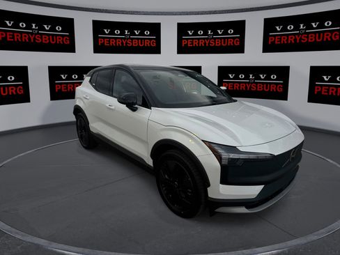 New 2026 Volvo EX30 Cross Country Ultra image 2