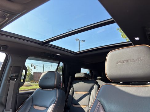 Used 2022 GMC Yukon AT4 AWD/4WD image 17