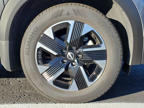 Certified 2025 Nissan Kicks SV w/ Illumination Package image 5