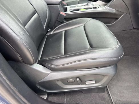 Used 2021 Ford Explorer XLT w/ Equipment Group 202A RWD image 11