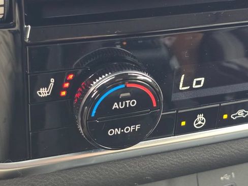 Certified 2021 Nissan Rogue SV w/ Premium Package FWD image 25