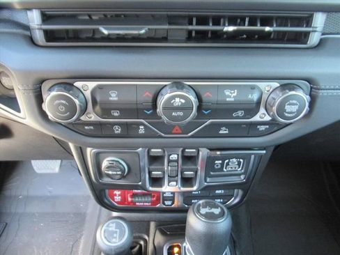 New 2026 Jeep Wrangler Unlimited Rubicon AWD/4WD image 25