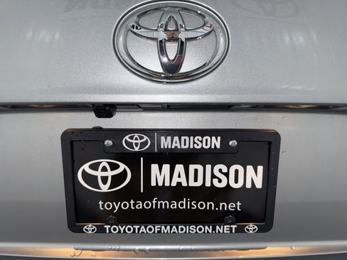 Used 2024 Toyota Highlander LE AWD/4WD image 41
