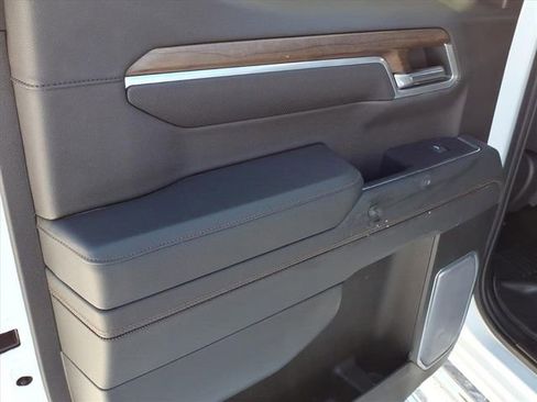 Used 2023 Chevrolet Silverado 1500 High Country w/ Technology Package image 17