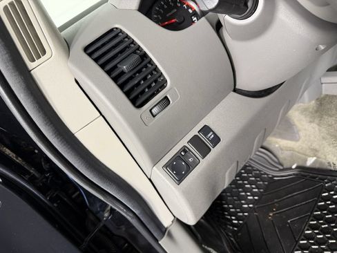 Used 2010 Nissan Frontier SE RWD image 32
