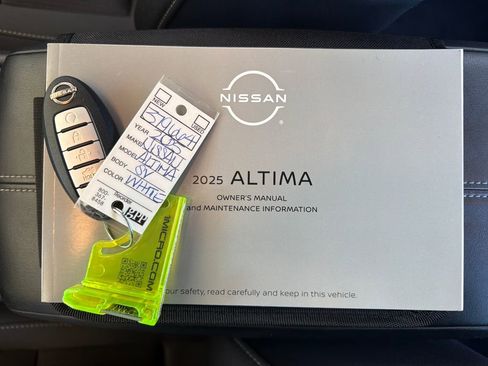 Used 2025 Nissan Altima 2.5 SV image 32