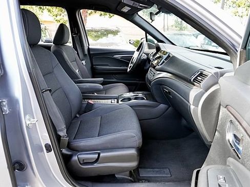 Used 2021 Honda Passport Sport image 11