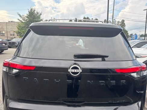 Used 2023 Nissan Pathfinder SL AWD/4WD image 6