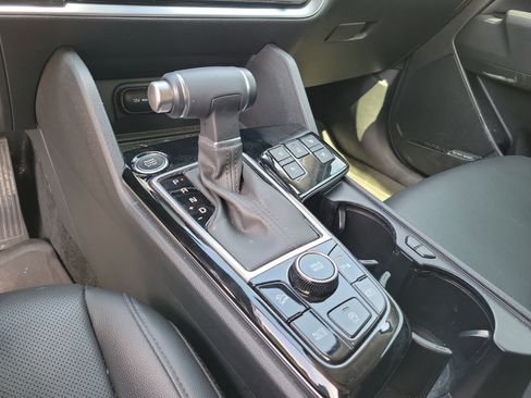 Used 2025 Kia Sportage SX FWD image 12