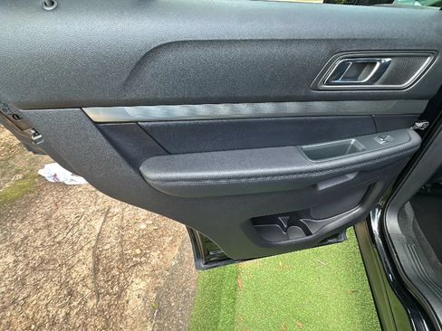 Used 2018 Ford Explorer XLT AWD/4WD image 19