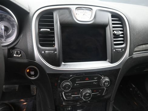 Used 2023 Chrysler 300 Touring L w/ Comfort Group image 15