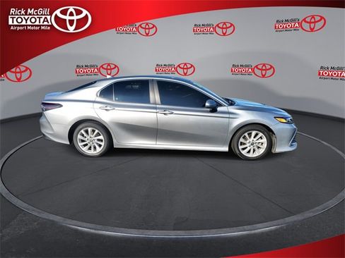 Used 2023 Toyota Camry LE image 9