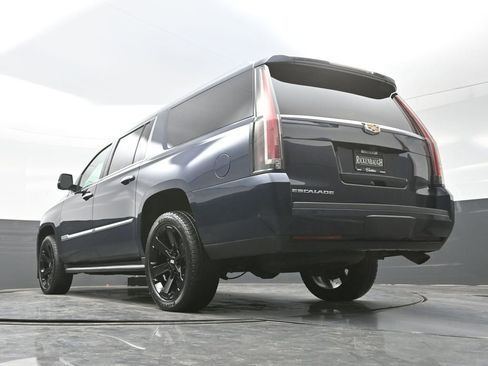 Used 2019 Cadillac Escalade ESV Luxury image 31