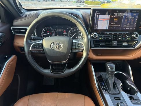 Used 2021 Toyota Highlander Platinum AWD/4WD image 15