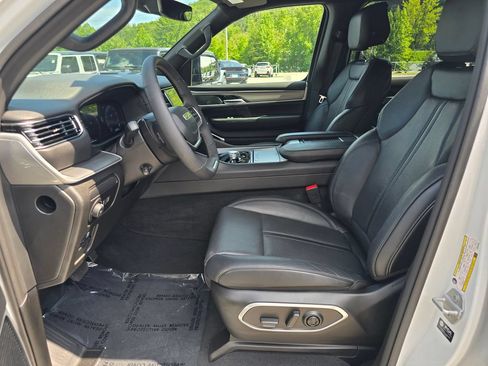 Used 2025 Jeep Wagoneer Series II w/ Premium Group I AWD/4WD image 4