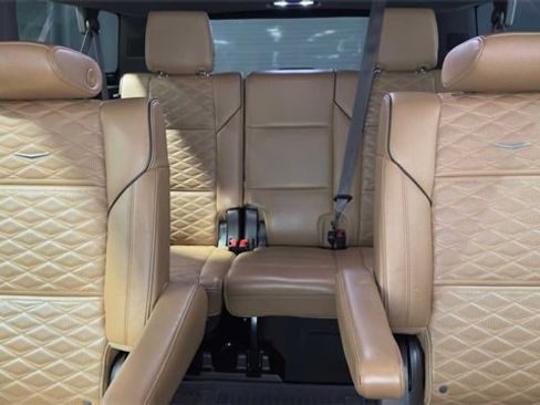 Used 2022 Cadillac Escalade ESV Premium Luxury image 33