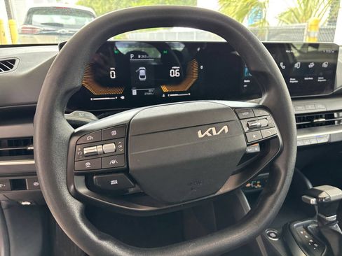 Used 2025 Kia K4 FWD image 29