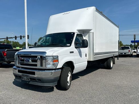 Used 2022 Ford E-450 and Econoline 450 Super Duty RWD image 1