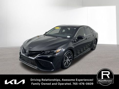 Used 2024 Toyota Camry SE image 11