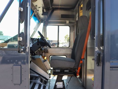Used 2019 Ford E-450 and Econoline 450 Super Duty RWD image 17