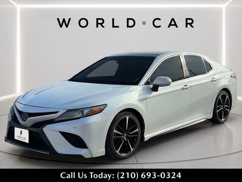 Used 2019 Toyota Camry XSE FWD image 7