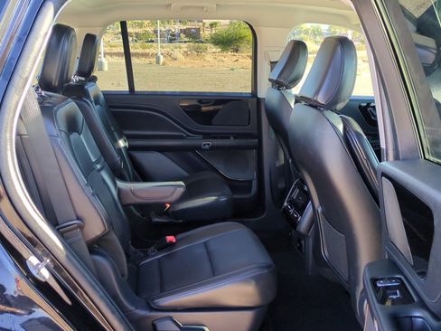 Used 2025 Lincoln Aviator 2WD image 32