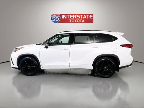 Used 2023 Toyota Highlander XSE image 4