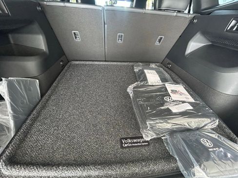 New 2026 Volkswagen Tiguan SE R-Line image 43