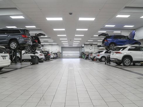 Certified 2025 Mercedes-Benz GLA 250 4MATIC image 32