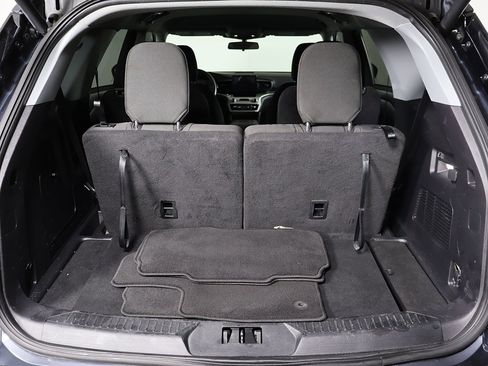 Used 2022 Ford Explorer XLT image 14