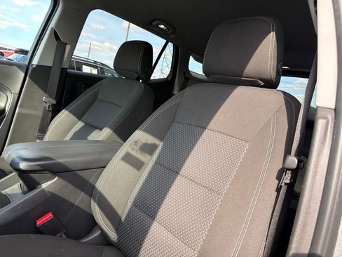 Used 2023 GMC Terrain SLE w/ Driver Convenience Package FWD image 17