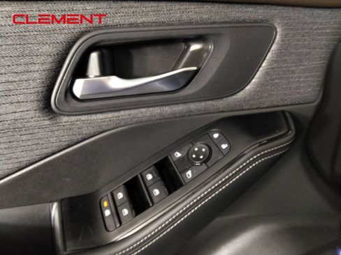Used 2023 Nissan Rogue SV FWD image 20