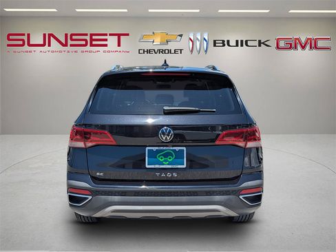 Used 2022 Volkswagen Taos SE FWD image 5