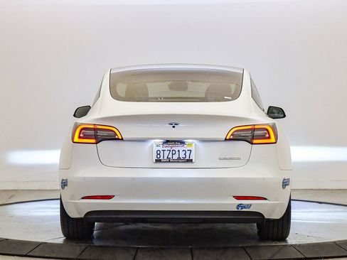 Used 2021 Tesla Model 3 Performance image 3
