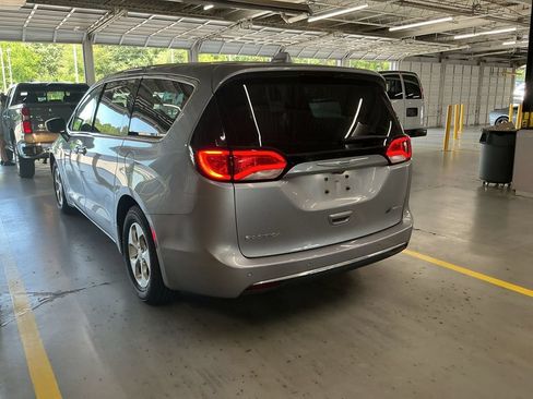Used 2018 Chrysler Pacifica Touring Plus FWD image 8