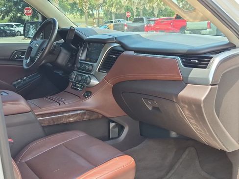 Used 2015 Chevrolet Suburban LTZ RWD image 25