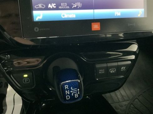 Used 2019 Toyota Prius Prime Advanced image 28