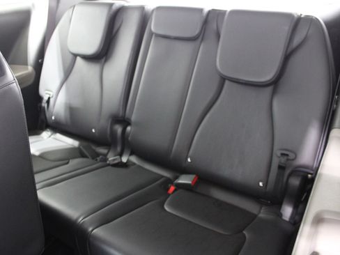 Used 2025 Kia Carnival FWD image 19