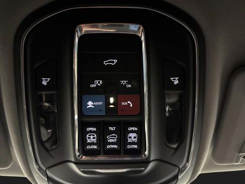 Used 2023 Jeep Grand Cherokee Limited w/ Luxury Tech Group II image 27