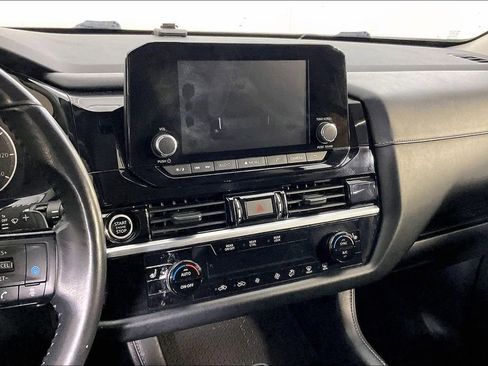 Used 2022 Nissan Pathfinder SV FWD image 9